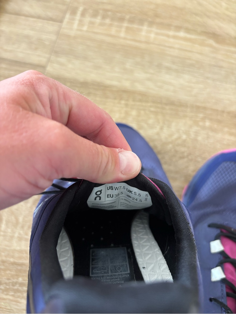 On Women's Cloudvista Waterproof shoes size 7.5 - Picture 6 of 6